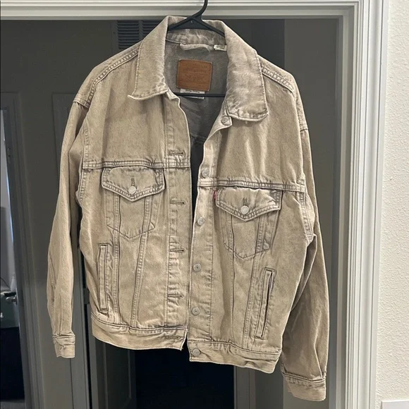 Levi's Women’s 90s Trucker Denim Jacket - Picture 4 of 9